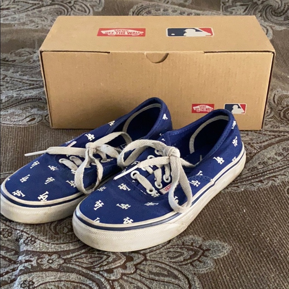 LA DODGER VANS